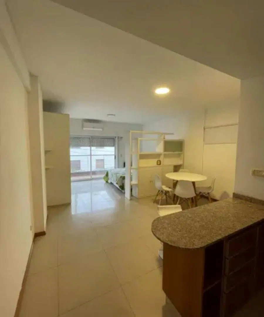 Monoambiente al Frente amoblado - Aire - Balcon - Prox. Estacion 5