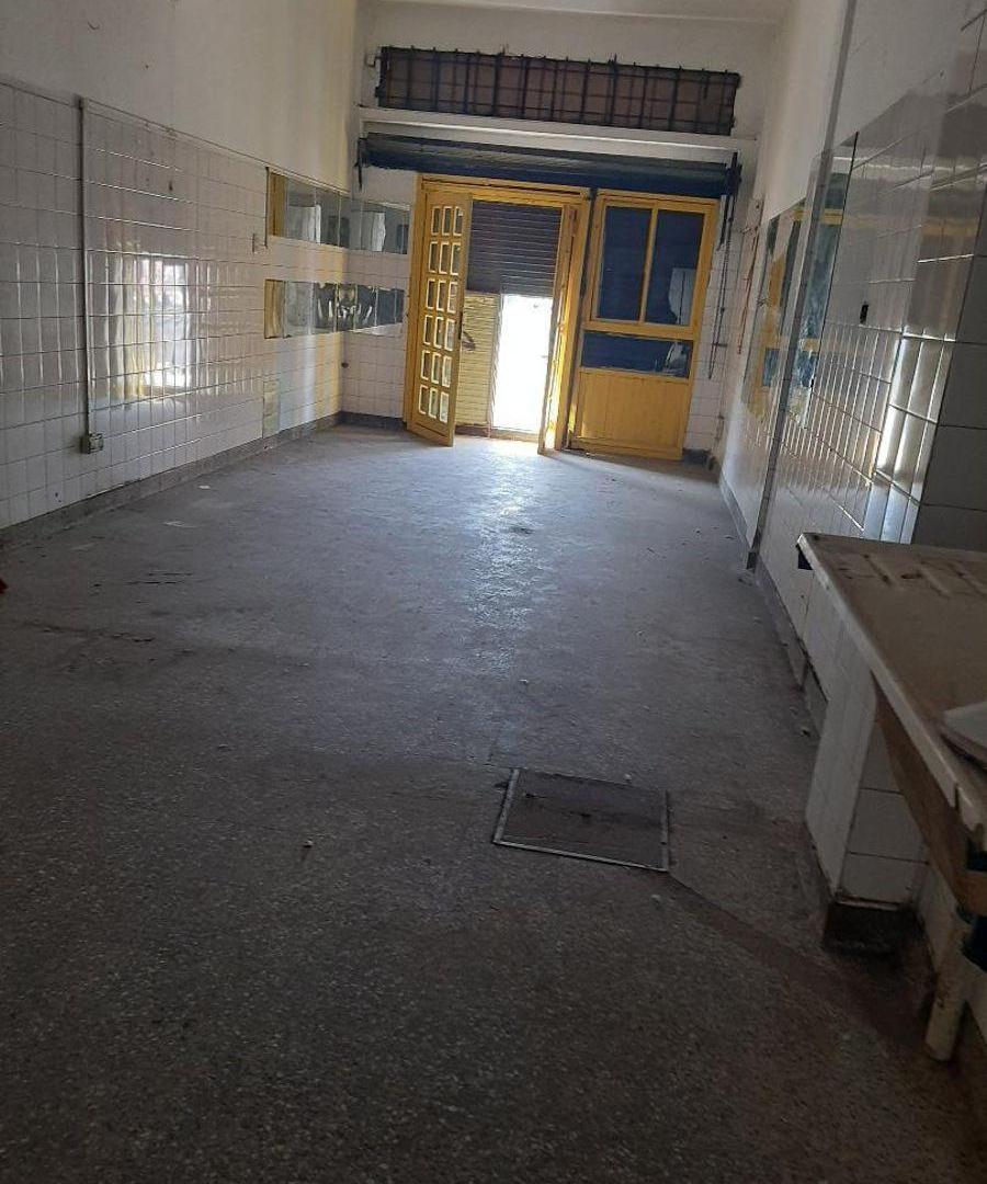 Foto de Av Eva Peron 1400- Temperley - Lote con 3 Locales y Fondo Libre. Venta, imagen 5