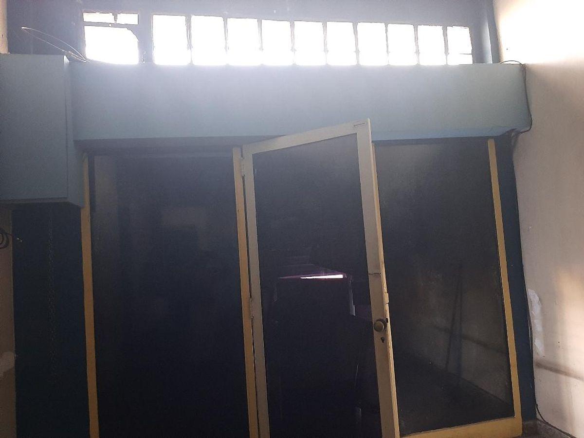 Foto de Av Eva Peron 1410 Temperley. Importante Lote con 3 Locales y Fondo, imagen 5