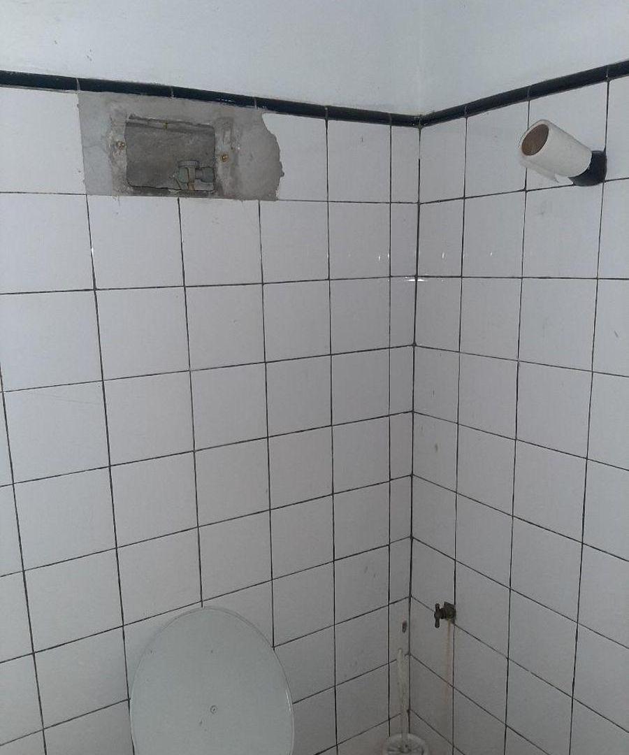 Foto de Av Eva Peron 1410 Temperley. Importante Lote con 3 Locales y Fondo, imagen 2