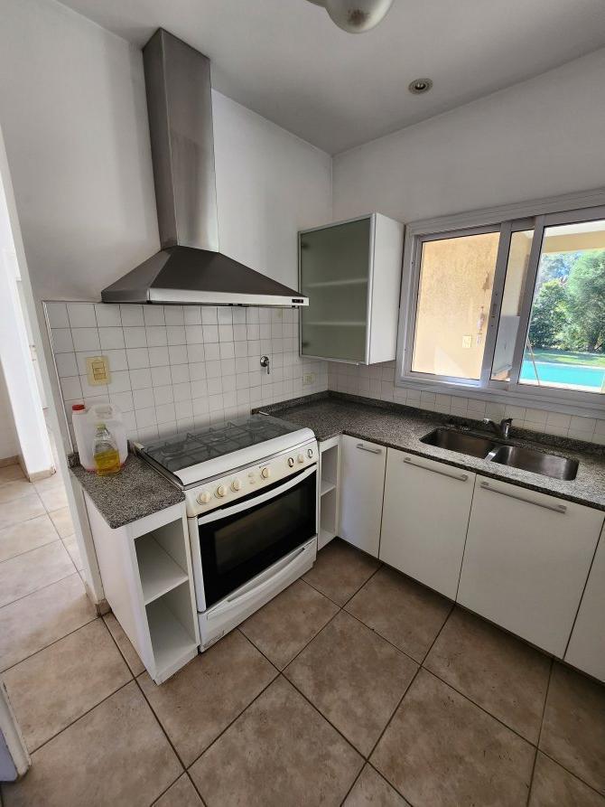 Casa en Canning (E. Echeverria)