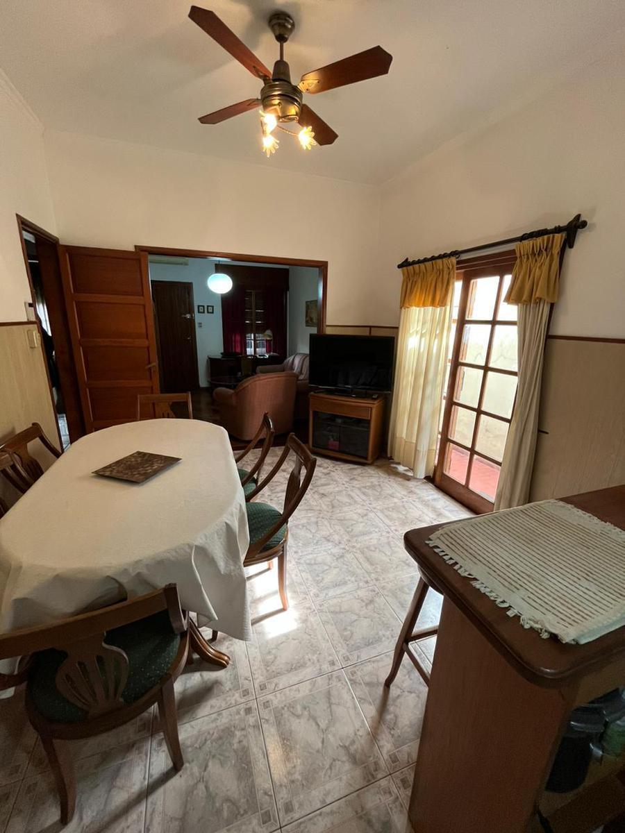 Foto de IMPECABLE CASA CON FONDO Y QUINCHO, imagen 4