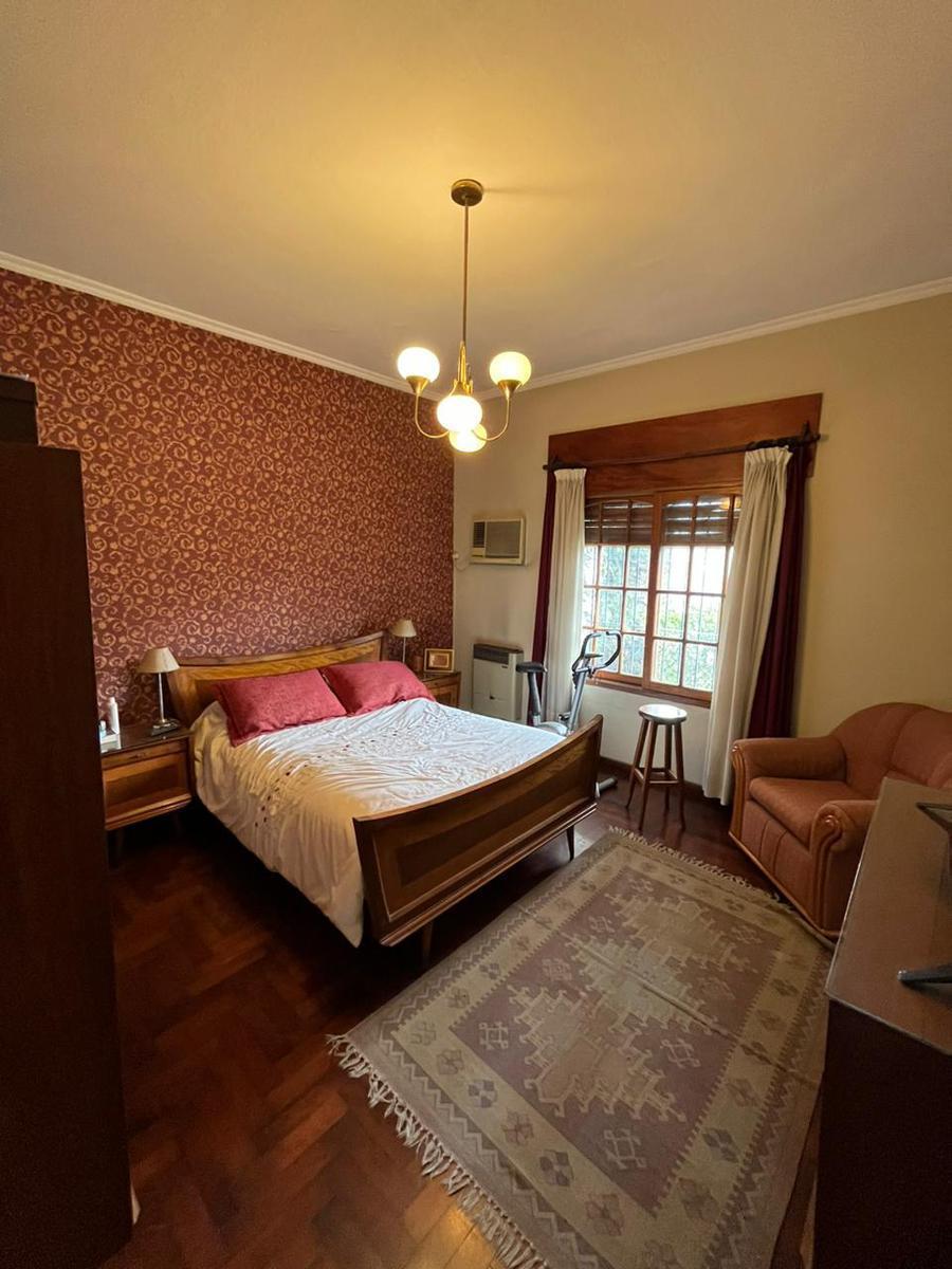 Foto de IMPECABLE CASA CON FONDO Y QUINCHO, imagen 5