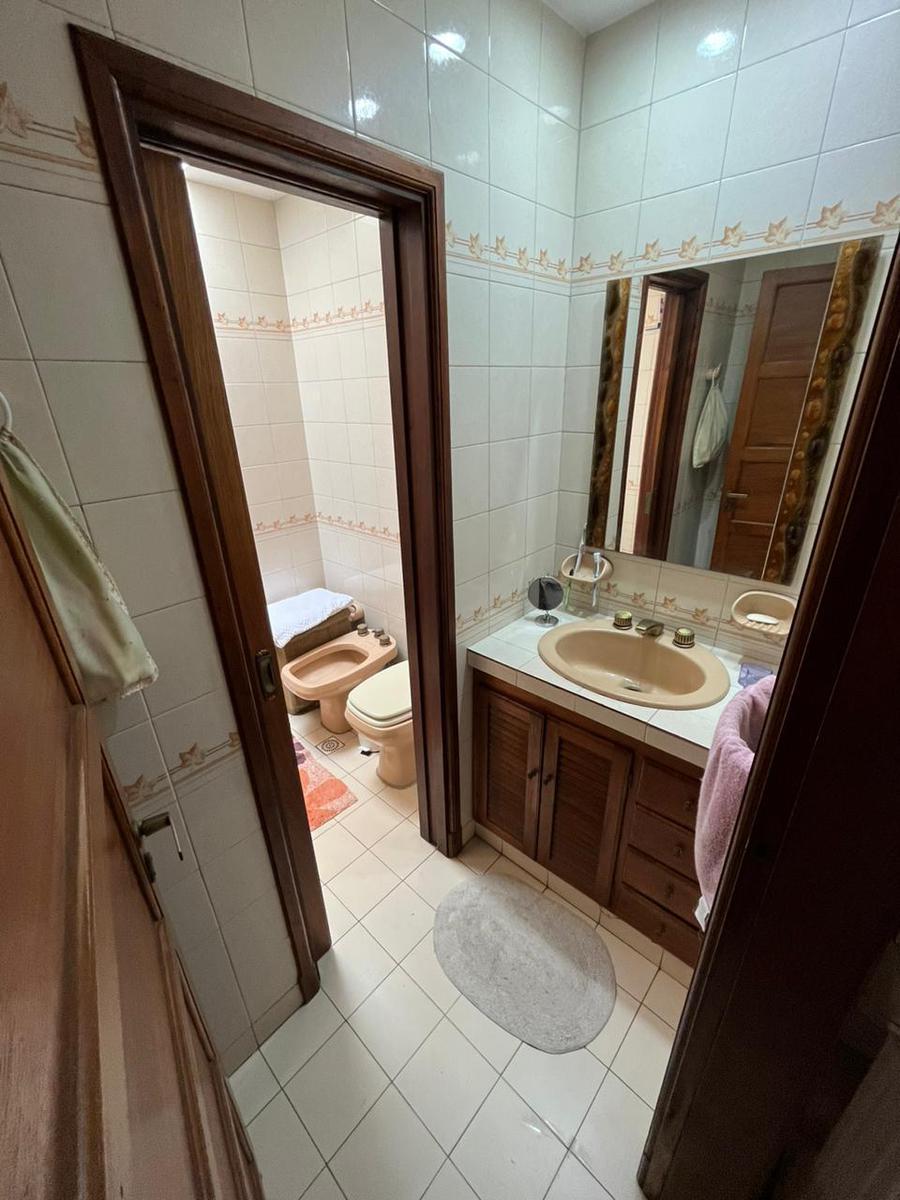 IMPECABLE CASA CON FONDO Y QUINCHO