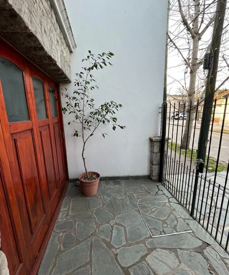 CASA EXCELENTE CONSTRUCCION Y UBICACION 3