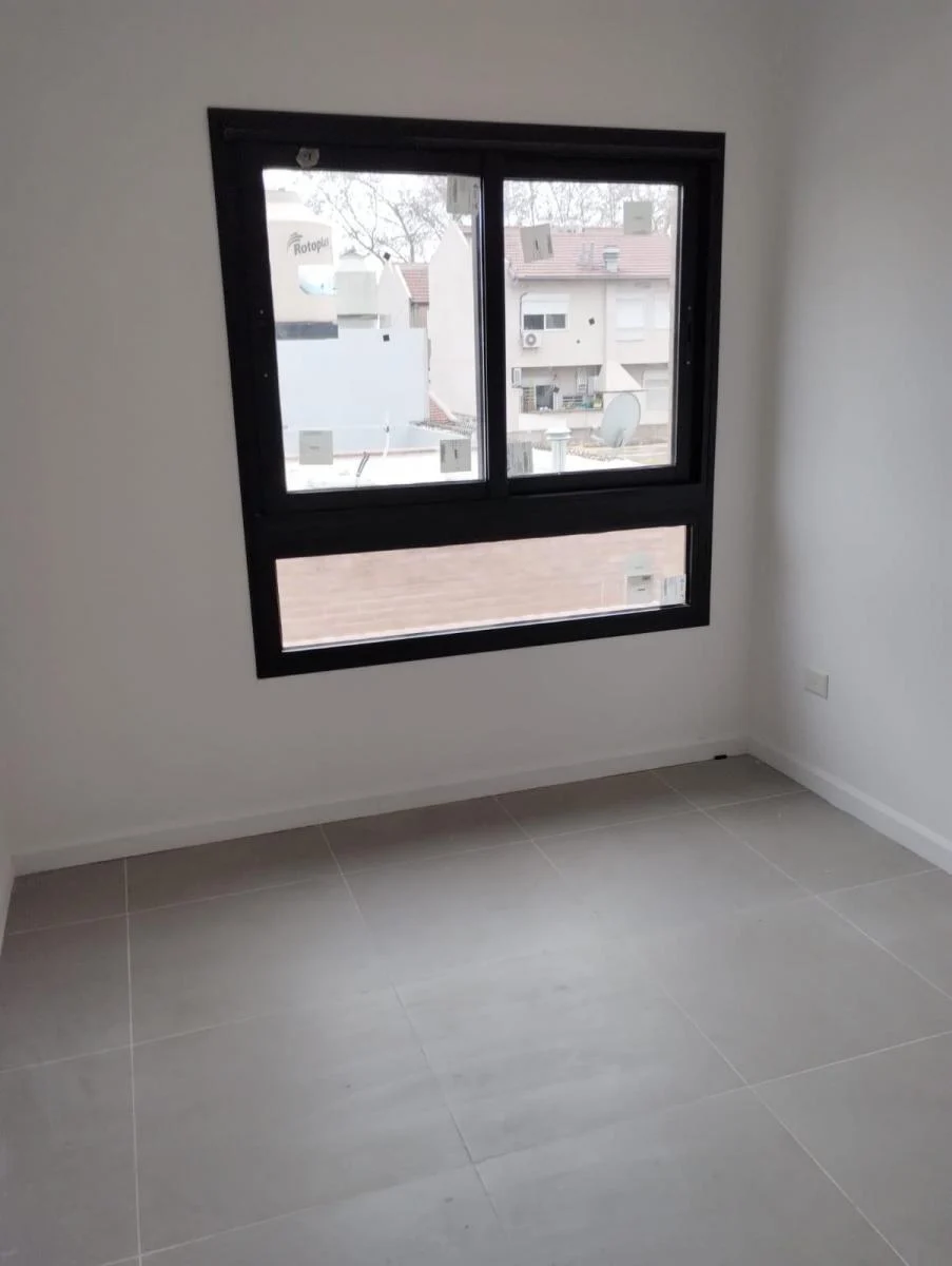 Dúplex 4 Ambientes Al Frente con Garage y Patio a Estrenar 5