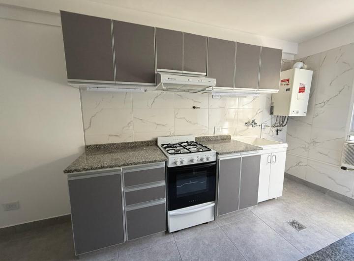 Amplio Semipiso 3 Ambientes con Palier Privado Frente a Plaza Echeverría 4