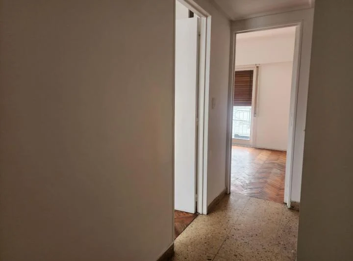 Amplio Piso 3 Ambientes con 2 Balcones Uso Comercial ó Profesional 5
