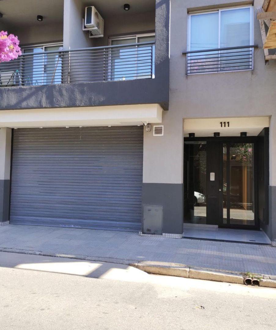 Excelente Semi Piso Monoambiente al Frente con Balcón en Alquiler