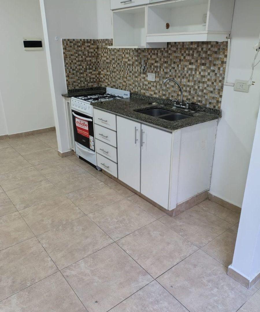 Foto de PH 2 Ambientes Lateral con Balcón y Terraza Propia en Alquiler, imagen 2