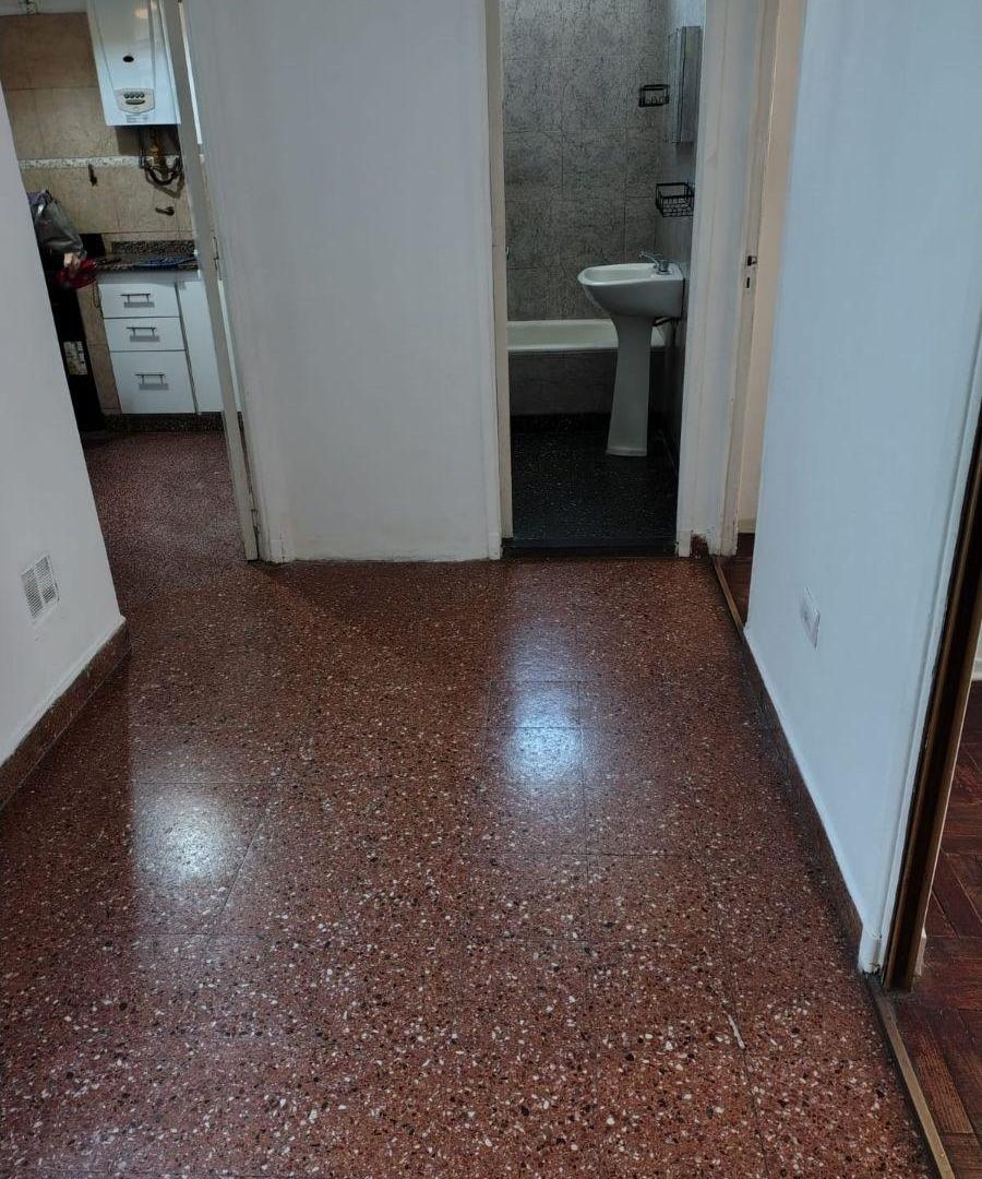 Depto. 2 Ambientes con Cocina Separada. Bajas Expensas