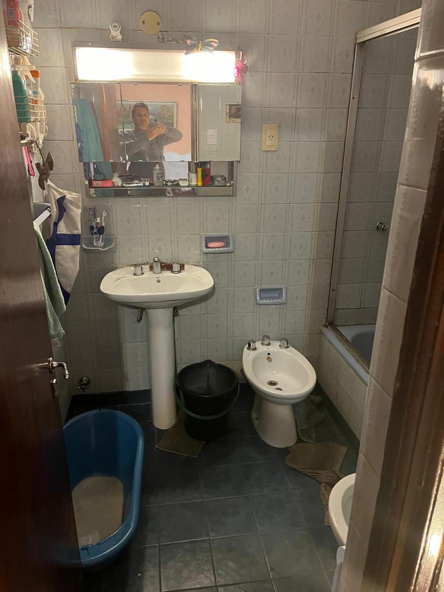 Casa en Lote Propio a Reciclar y Refaccionar Para Vivienda o Desarrollo Comercial 2