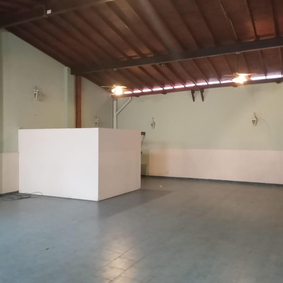Casa en Lote Propio a Reciclar y Refaccionar Para Vivienda o Desarrollo Comercial 4