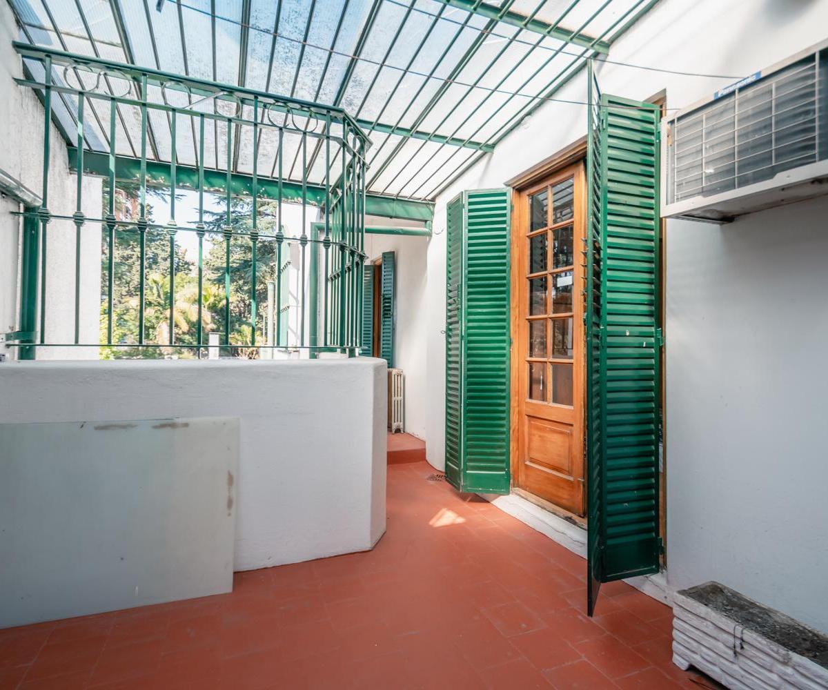 Magnífica Casa Estilo Inglés con Parque y Quincho en Coghlan! 3