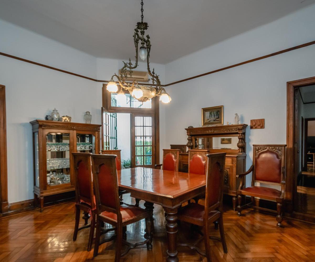 Magnífica Casa Estilo Inglés con Parque y Quincho en Coghlan! 2