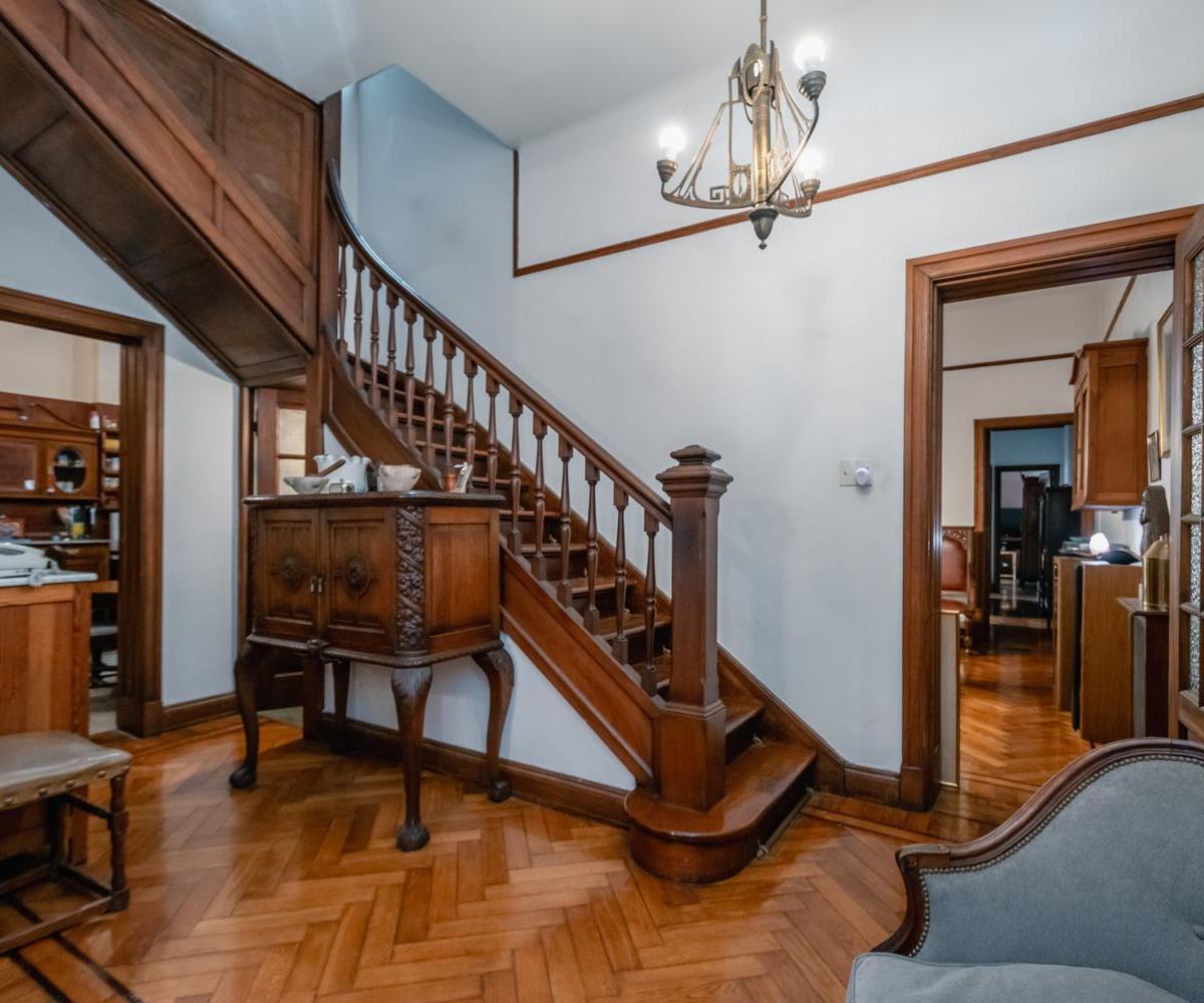 Magnífica Casa Estilo Inglés con Parque y Quincho en Coghlan! 1