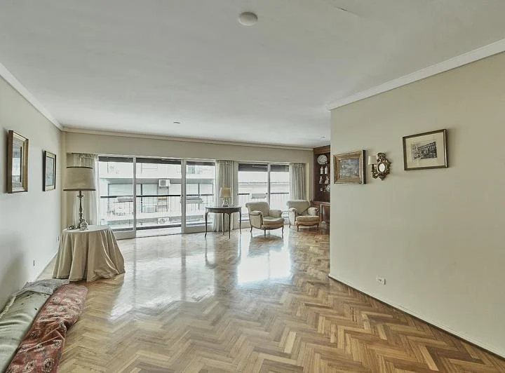 Semipiso de categoría de 6 amb con dos cocheras! A mts Plaza Vte López 5