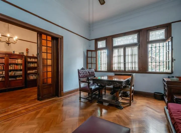 Magnífica casa estilo Inglés con parque y quincho en Coghlan! Apta uso comercial 3