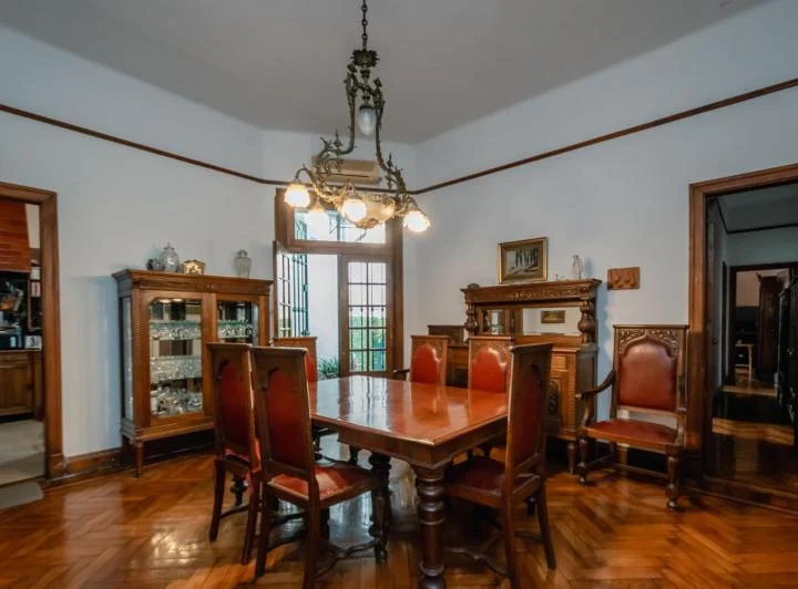 Magnífica casa estilo Inglés con parque y quincho en Coghlan! Apta uso comercial 5