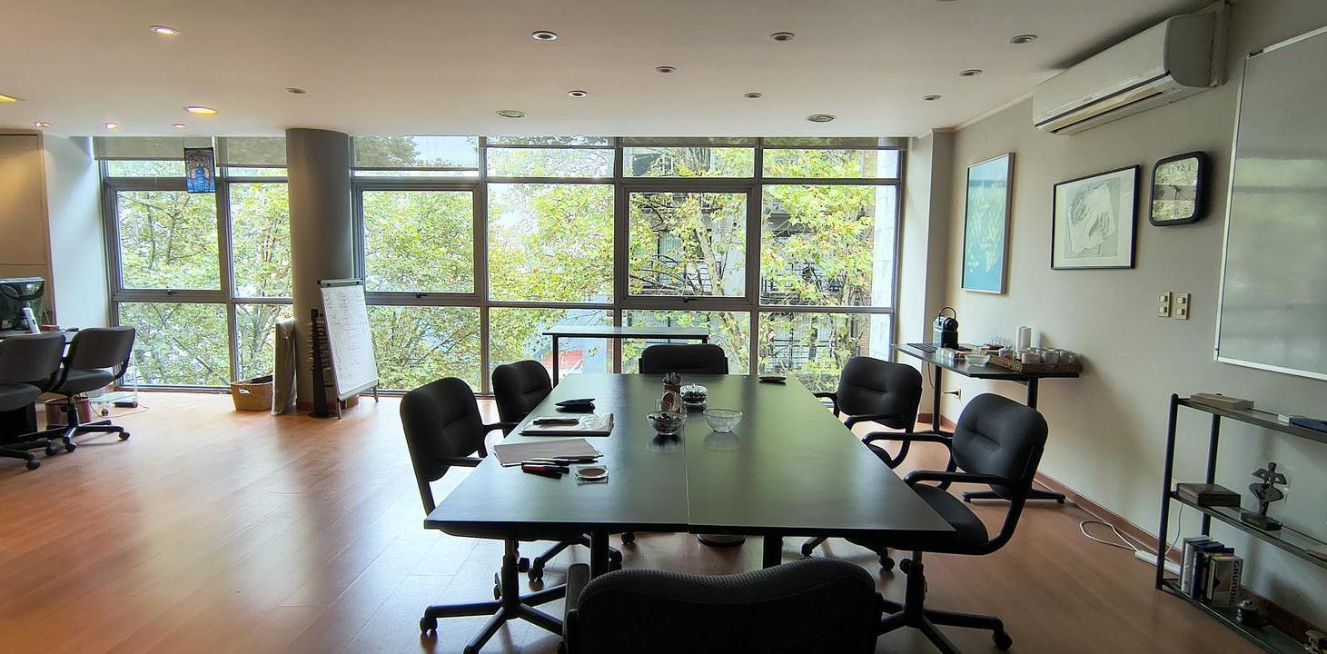 Oficina con cochera 72 m2 de planta libre. Excelente estado! Seguridad. Opción c/ o s/muebles