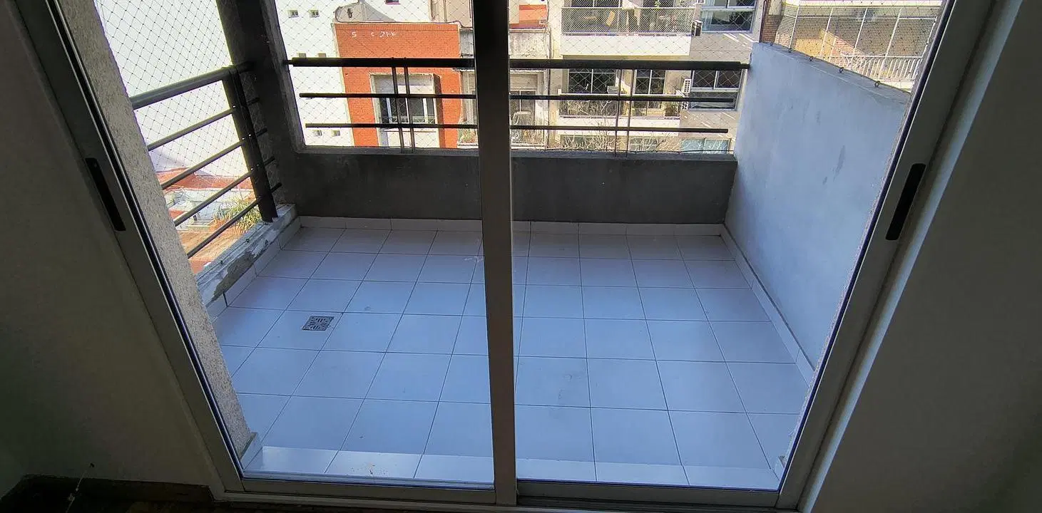 Belgrano "R": Edificio de categoría. Suite y dos baños completos. Excelente cochera fija! 3