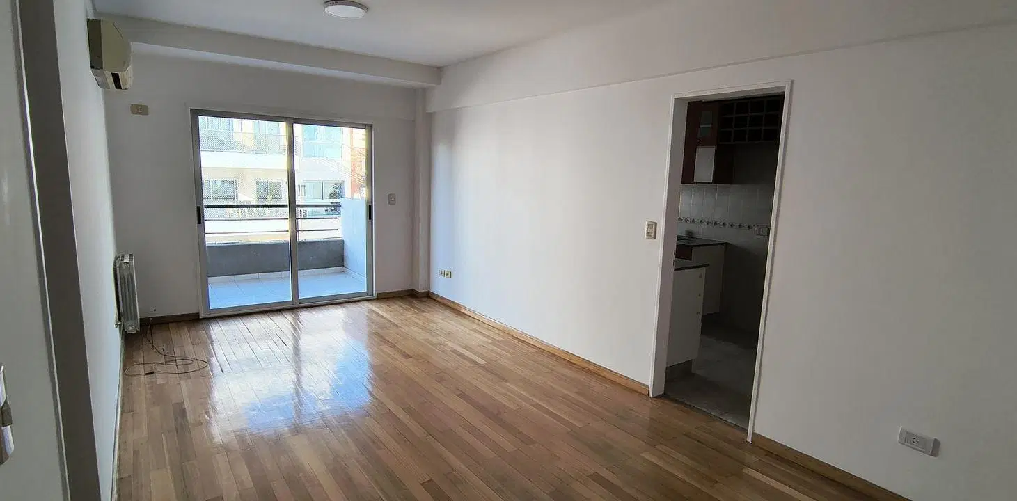 Belgrano "R": Edificio de categoría. Suite y dos baños completos. Excelente cochera fija! 2