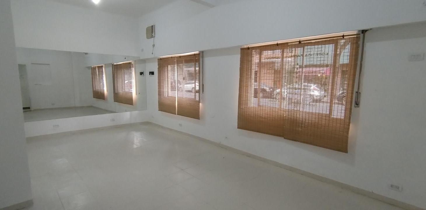 SIN EXPENSAS - Senillosa y Rosario - 80 m2 a la calle con entrada independiente