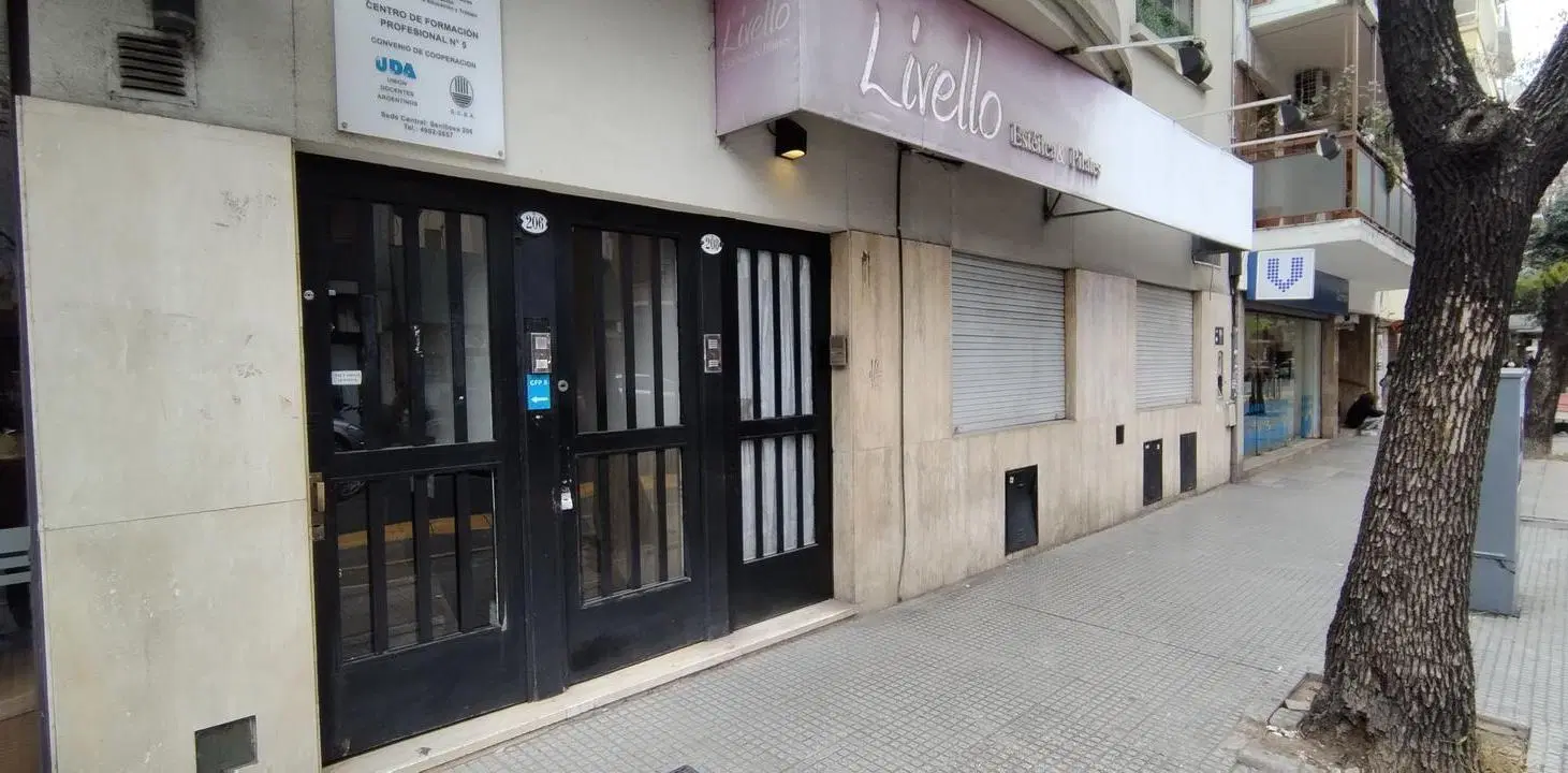 SIN EXPENSAS - Senillosa y Rosario - 80 m2 a la calle con entrada independiente 1