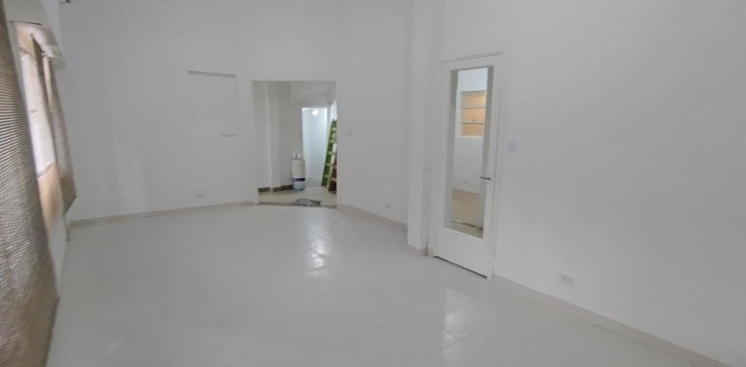 SIN EXPENSAS - Senillosa y Rosario - 80 m2 a la calle con entrada independiente
