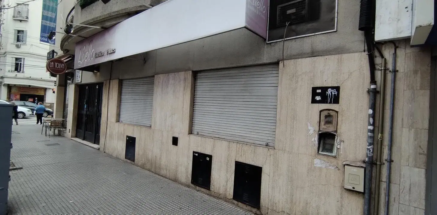SIN EXPENSAS - Senillosa y Rosario - 80 m2 a la calle con entrada independiente 3