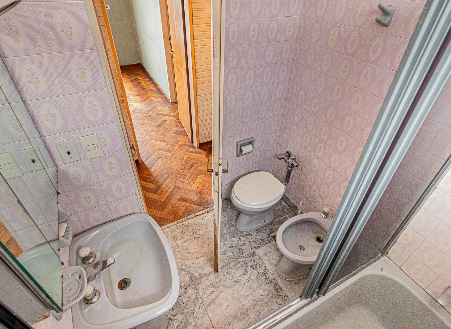 Dúplex de 3 dormitorios y estudio, con magnífica vista y balcón aterrazado! Cochera y baulera