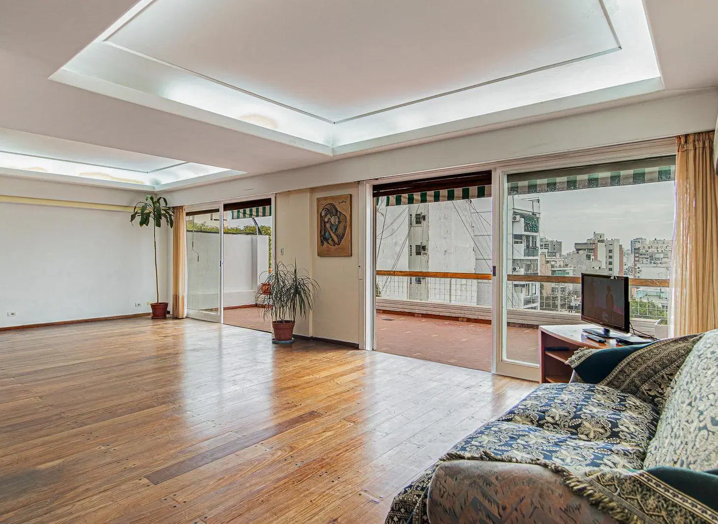 Dúplex de 3 dormitorios y estudio, con magnífica vista y balcón aterrazado! Cochera y baulera 2