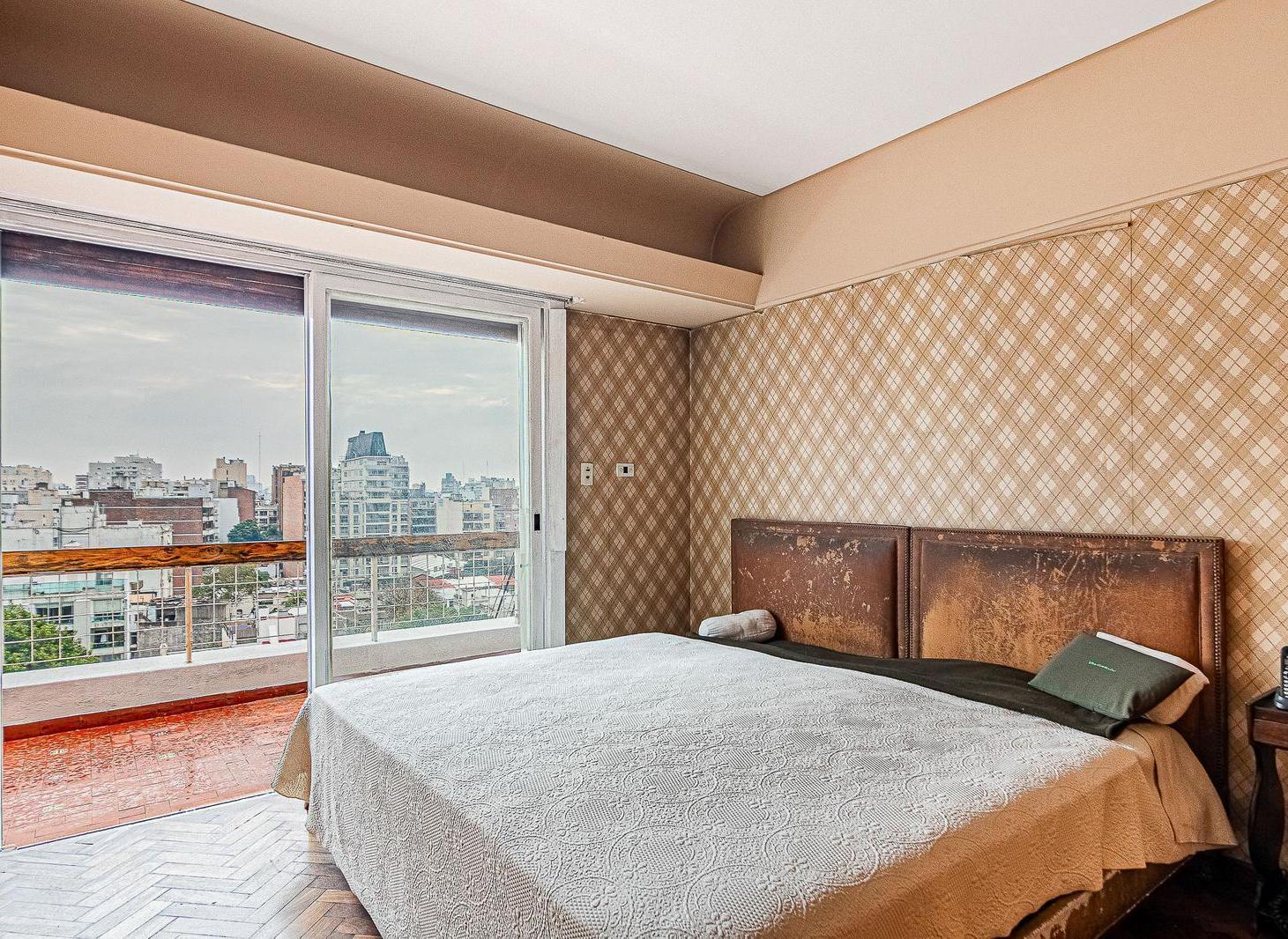 Dúplex de 3 dormitorios y estudio, con magnífica vista y balcón aterrazado! Cochera y baulera
