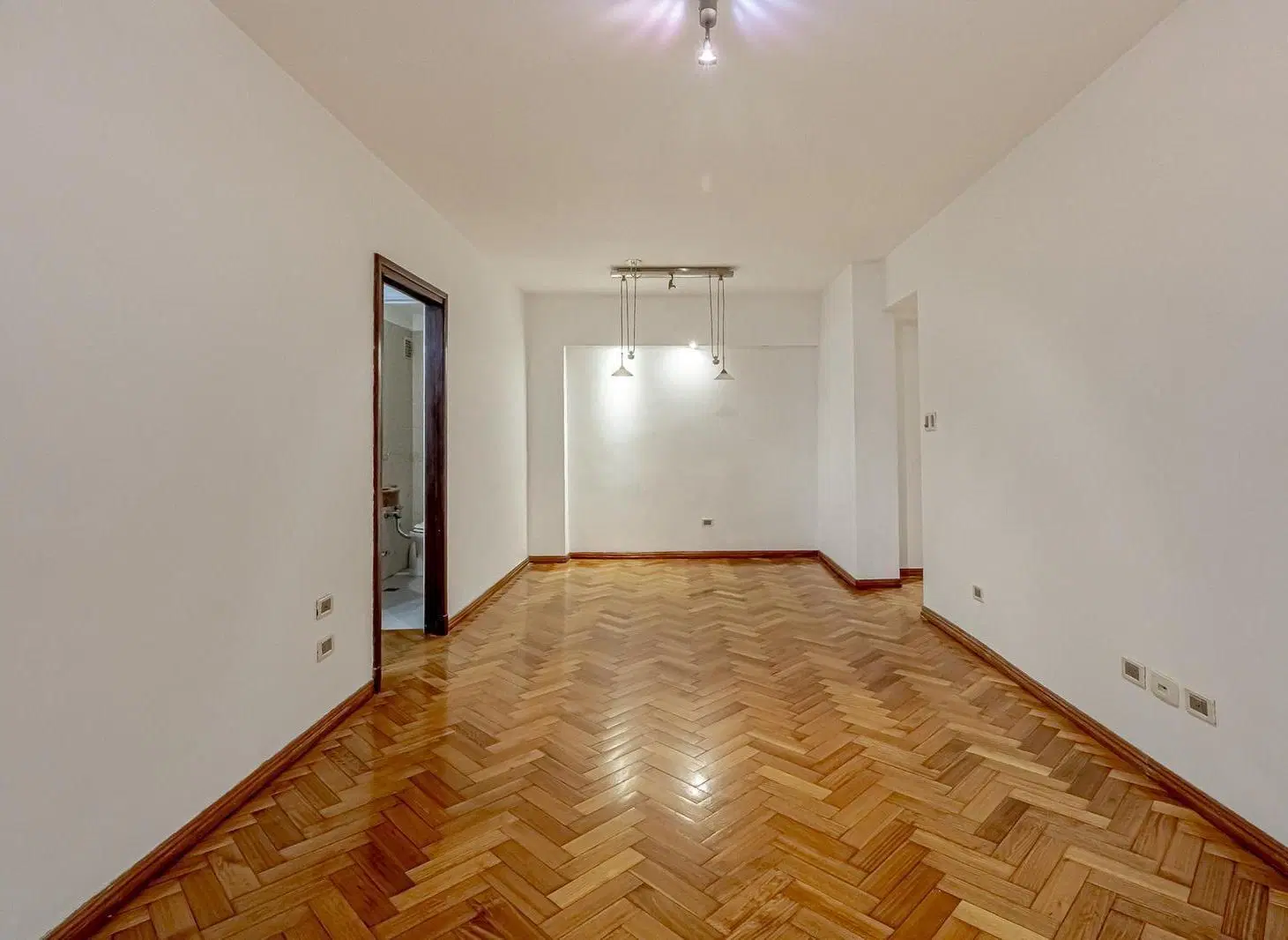A una cuadra de Cabildo! 3 amb con 2 baños y patio de 40 m2! 5