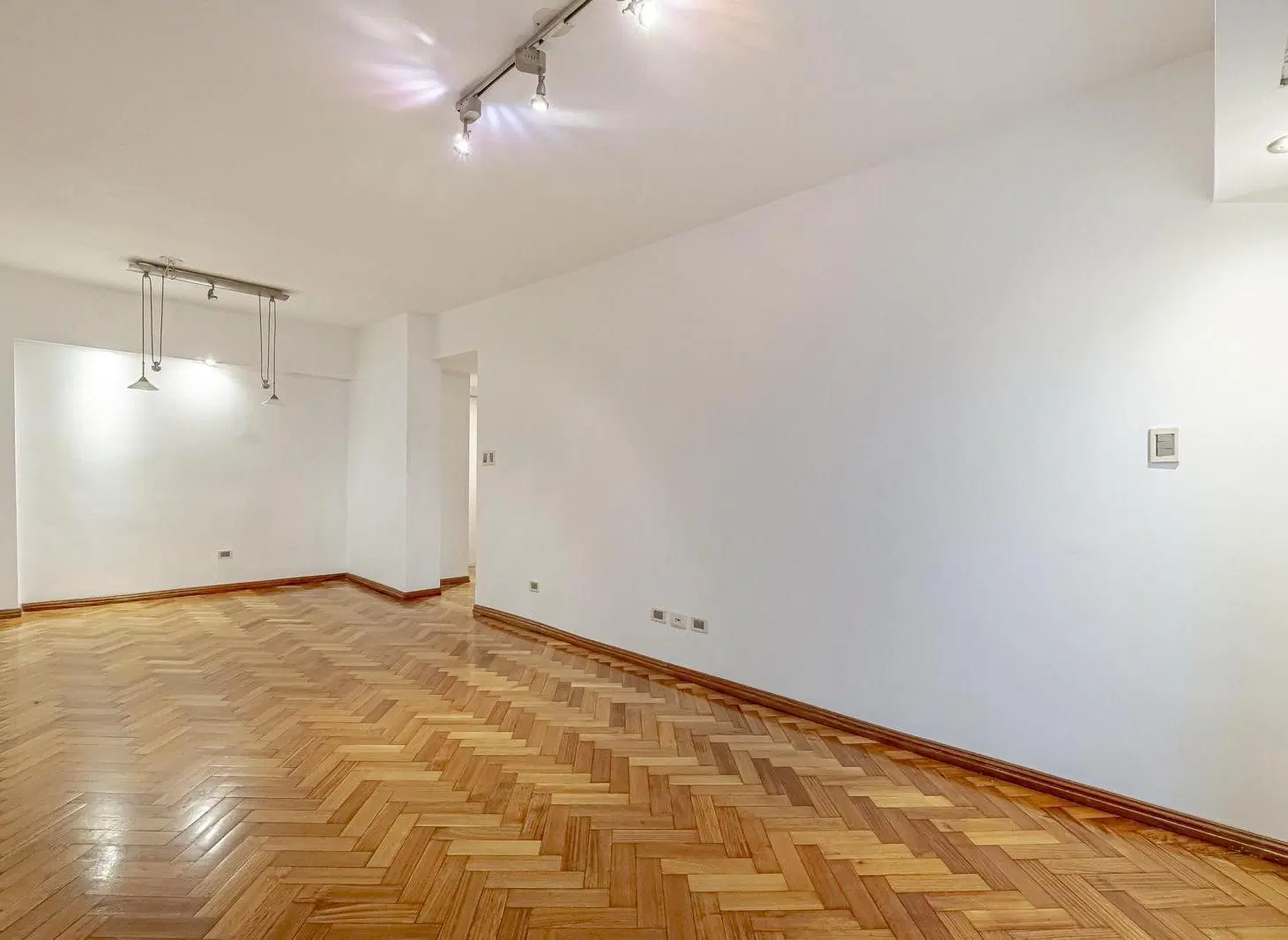 A una cuadra de Cabildo! 3 amb con 2 baños y patio de 40 m2! 4