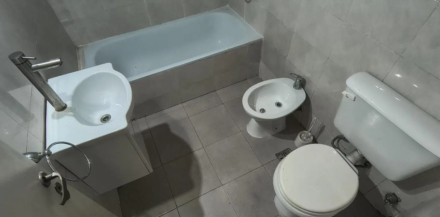 Amplio 2 ambientes frente al Parque! Baño reciclado - Luminoso y vista a verde! Amplia cocina 3