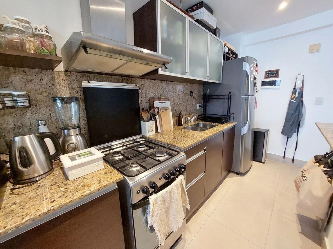 Foto de Super amplio! Suite con vestidor y toilette - Impecable estado! SUM con, imagen 2