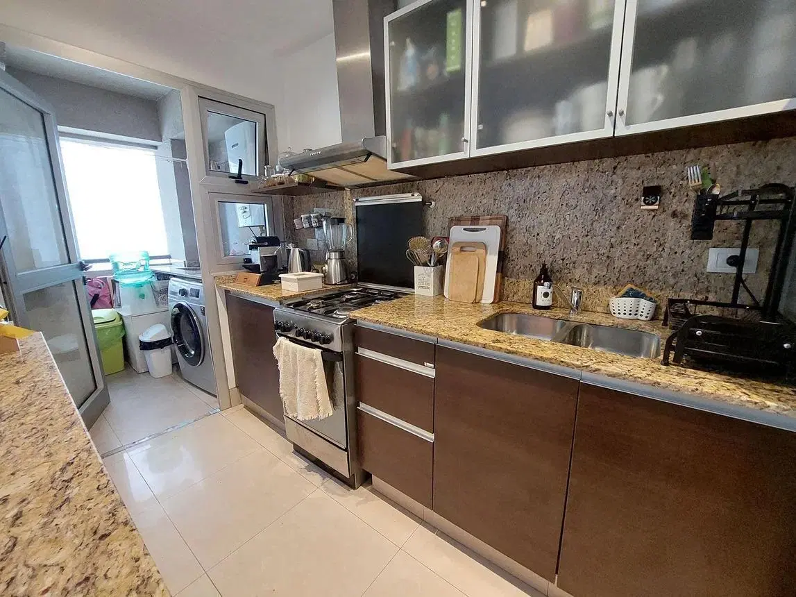 Super amplio! Suite con vestidor y toilette - Impecable estado! SUM con parrilla 8