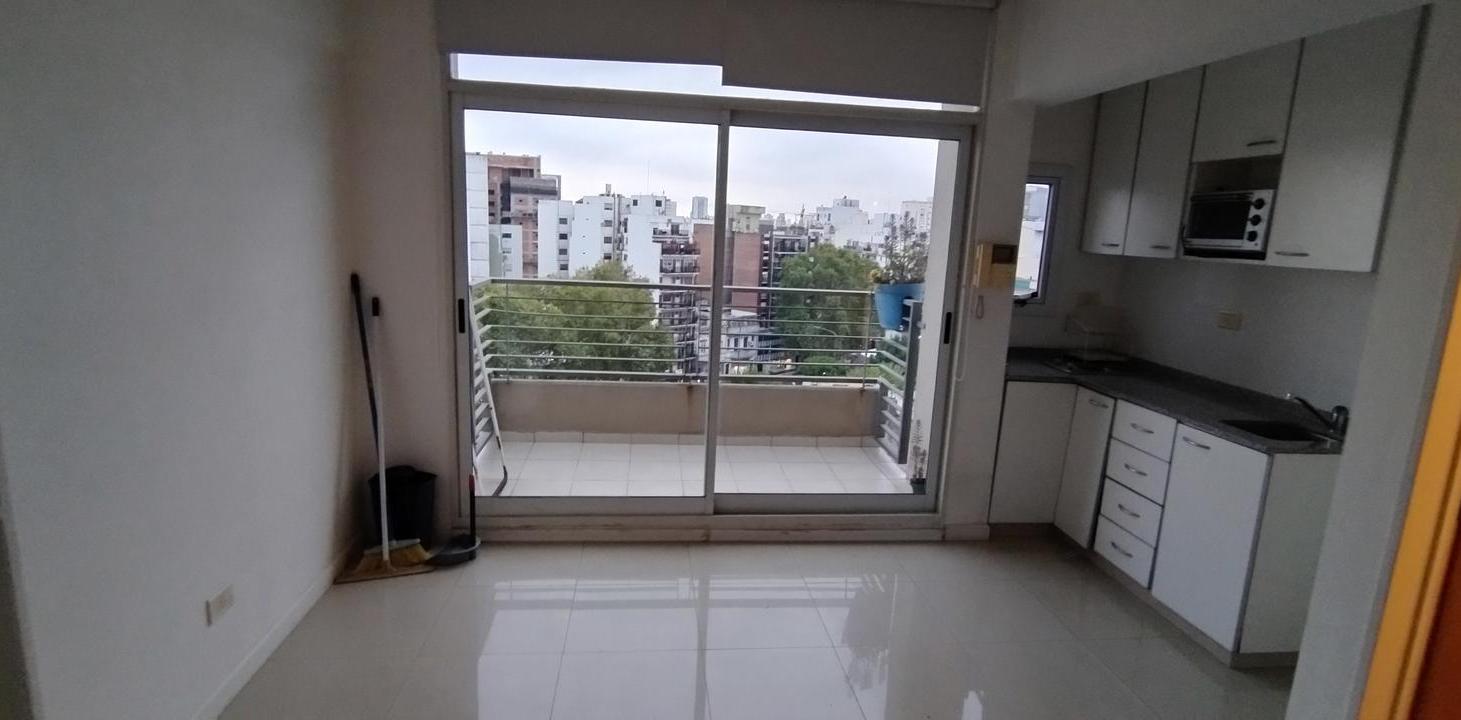 Foto de Un ambiente y medio dividido todo luz y sol! Impecable estado!, imagen 2