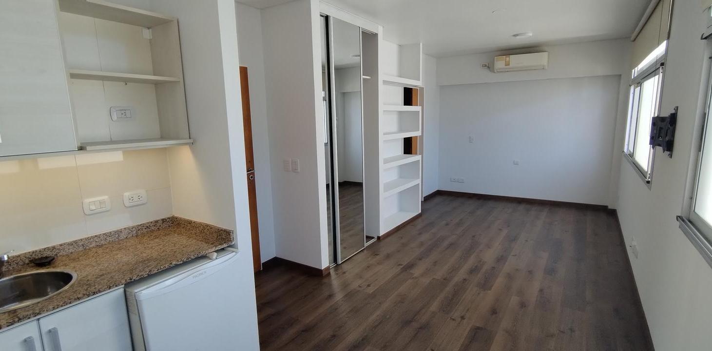 Foto de Monoambiente divisible de 6 años!! Apto profesional a mts. de Av. Santa, imagen 2