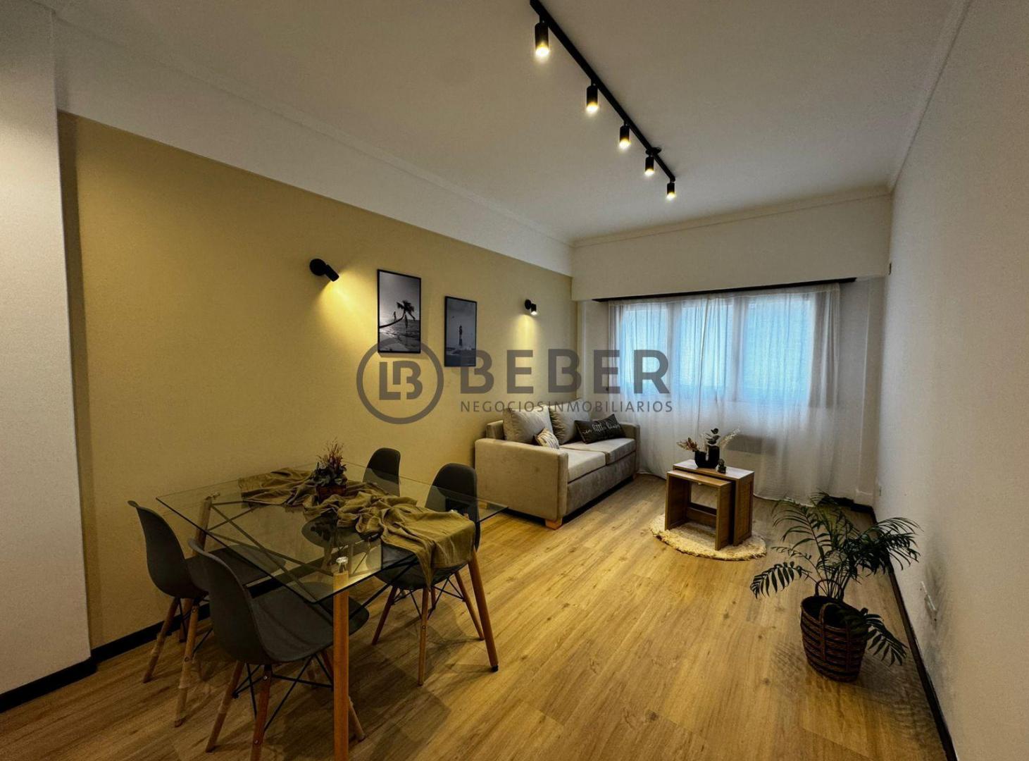 Venta departamento 2 ambientes con dependencia, zona Plaza Colón