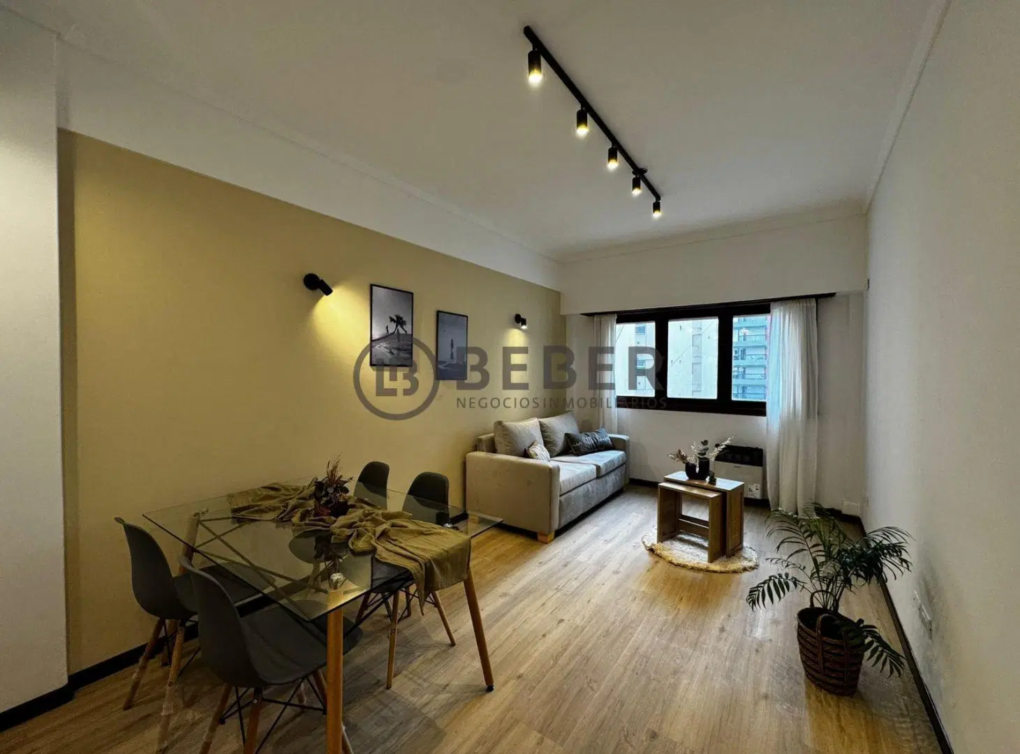 Venta departamento 2 ambientes con dependencia, zona Plaza Colón 5