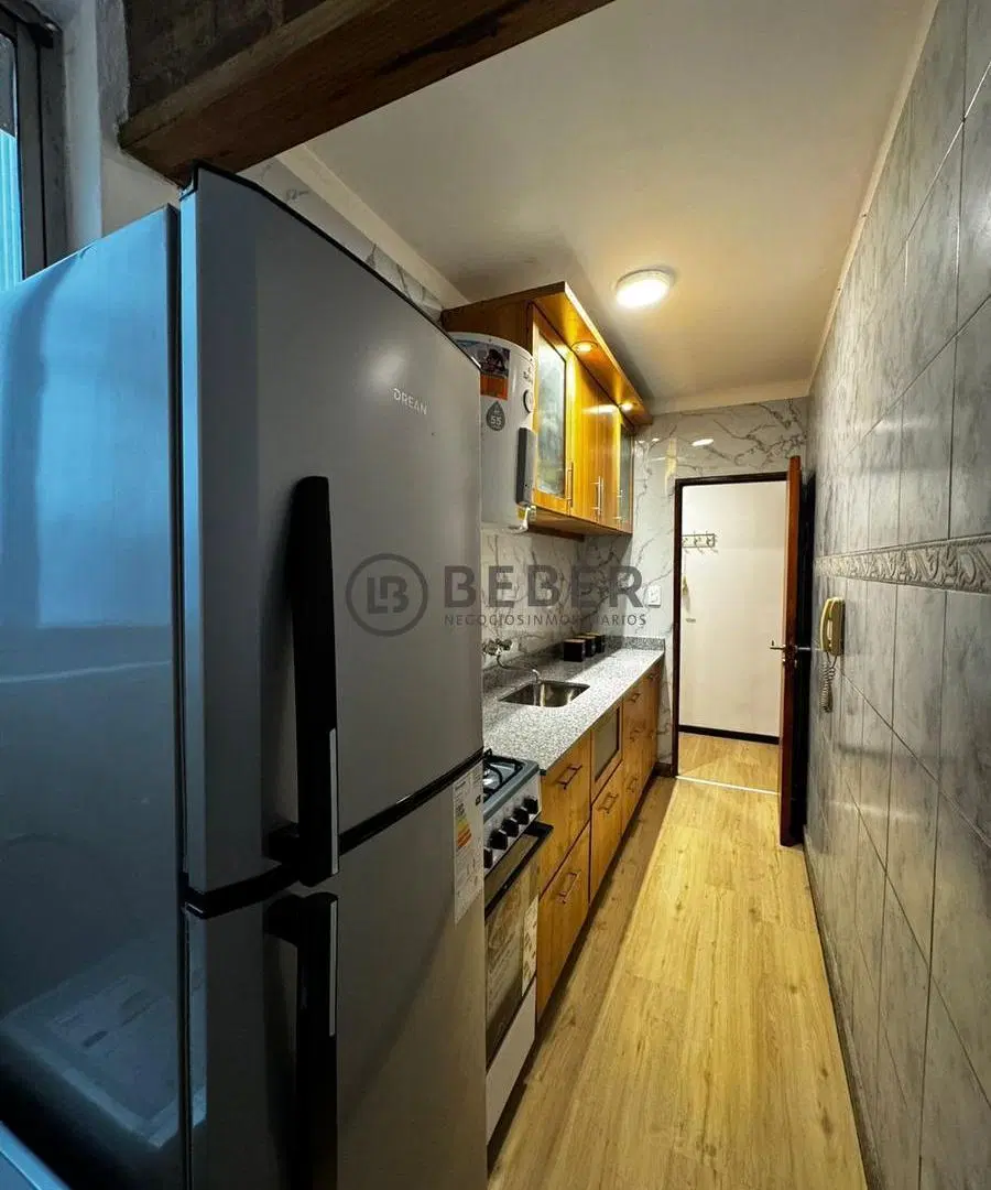Venta departamento 2 ambientes con dependencia, zona Plaza Colón 8