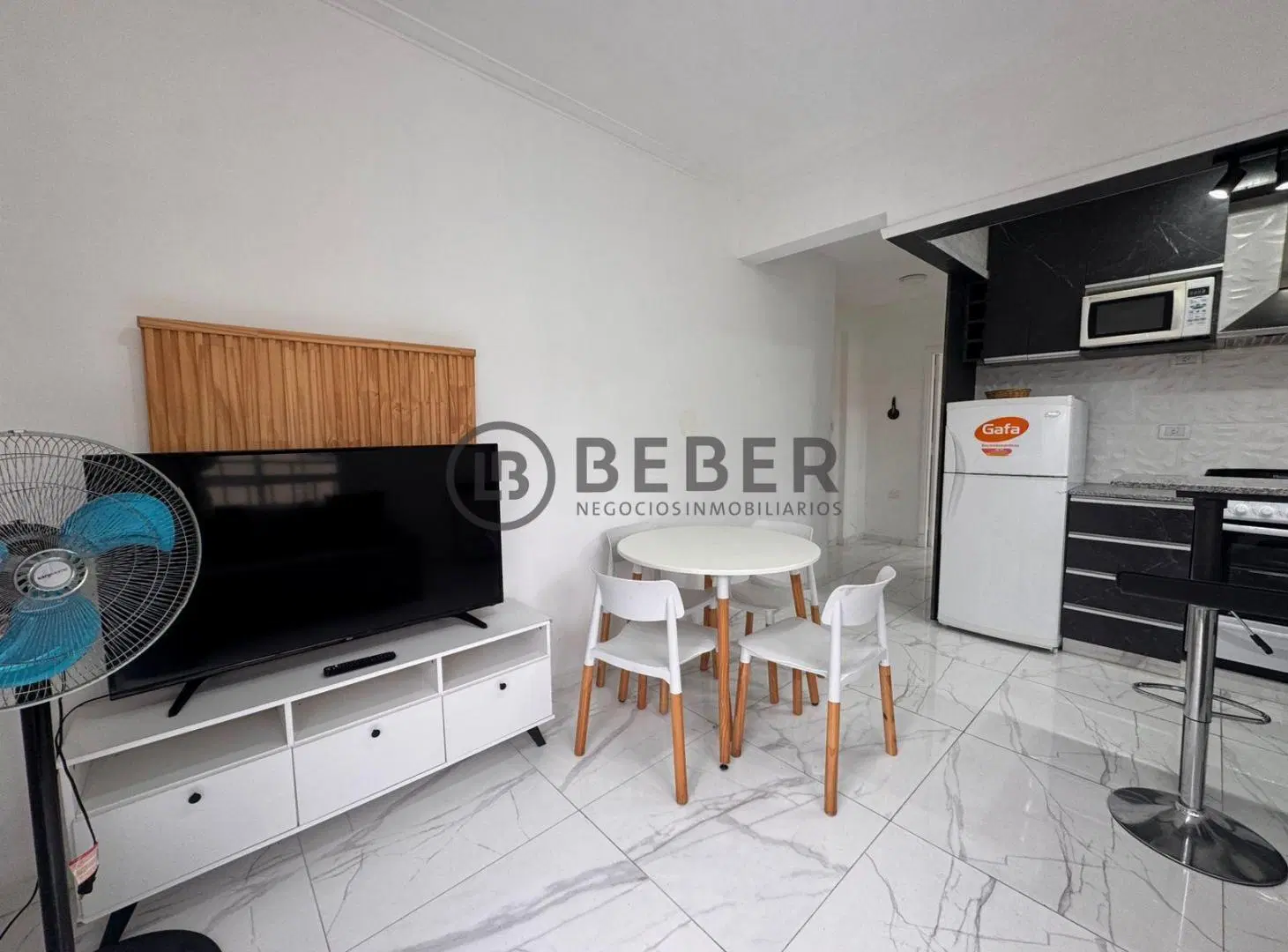Venta Departamento 2 ambientes a la calle con balcón francés, zona Centro, Mar del Plata 2