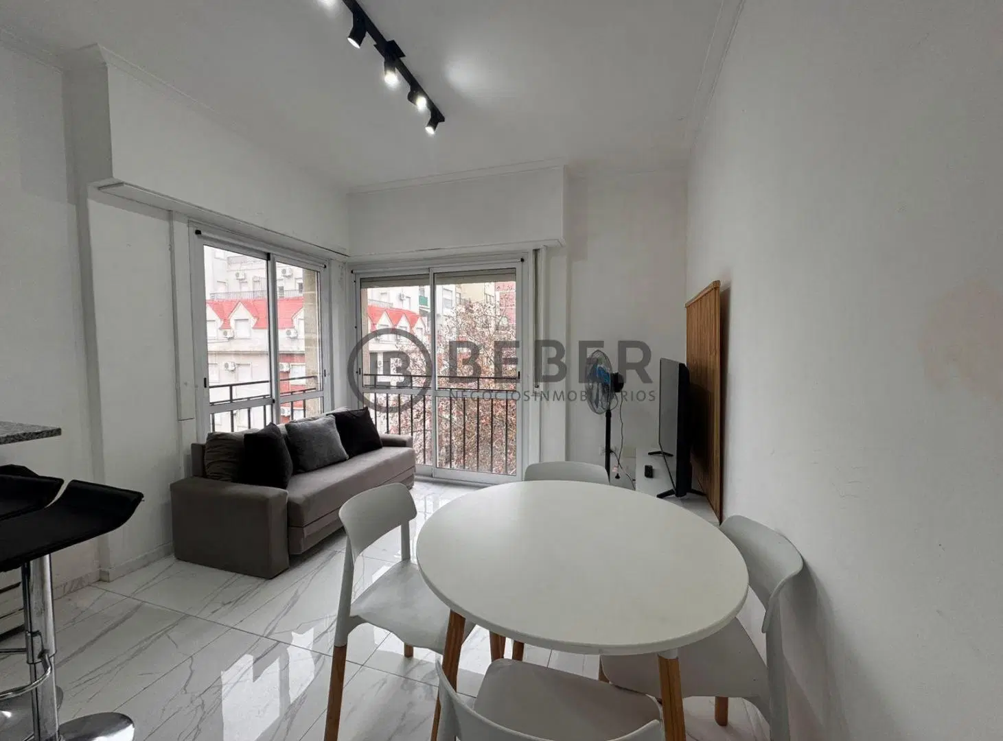 Venta Departamento 2 ambientes a la calle con balcón francés, zona Centro, Mar del Plata 1