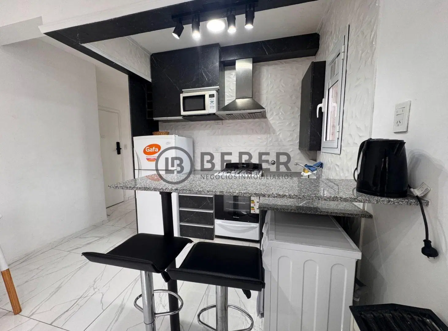 Venta Departamento 2 ambientes a la calle con balcón francés, zona Centro, Mar del Plata 4