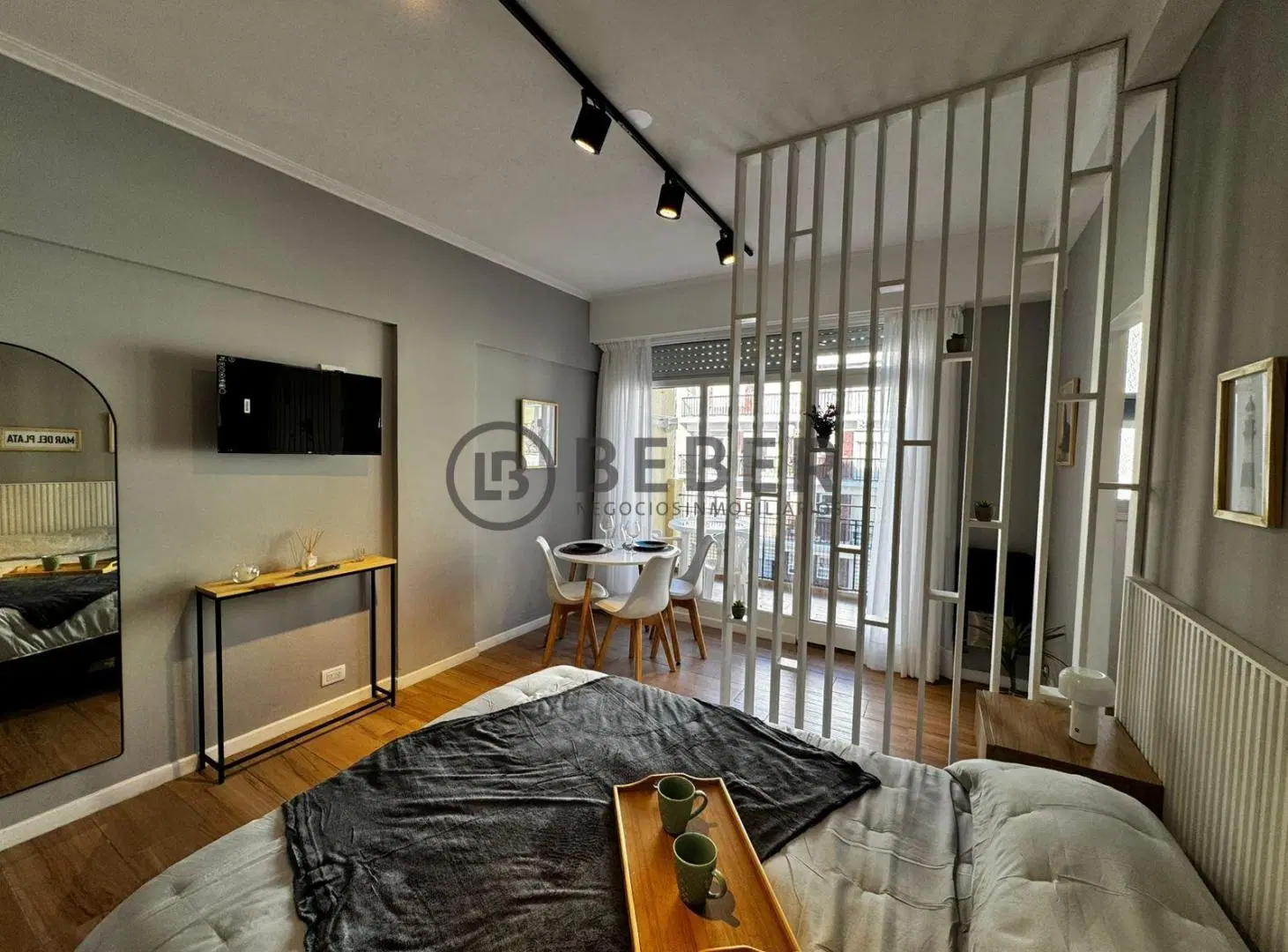 Venta ambiente a la calle con balcon, Centro 4