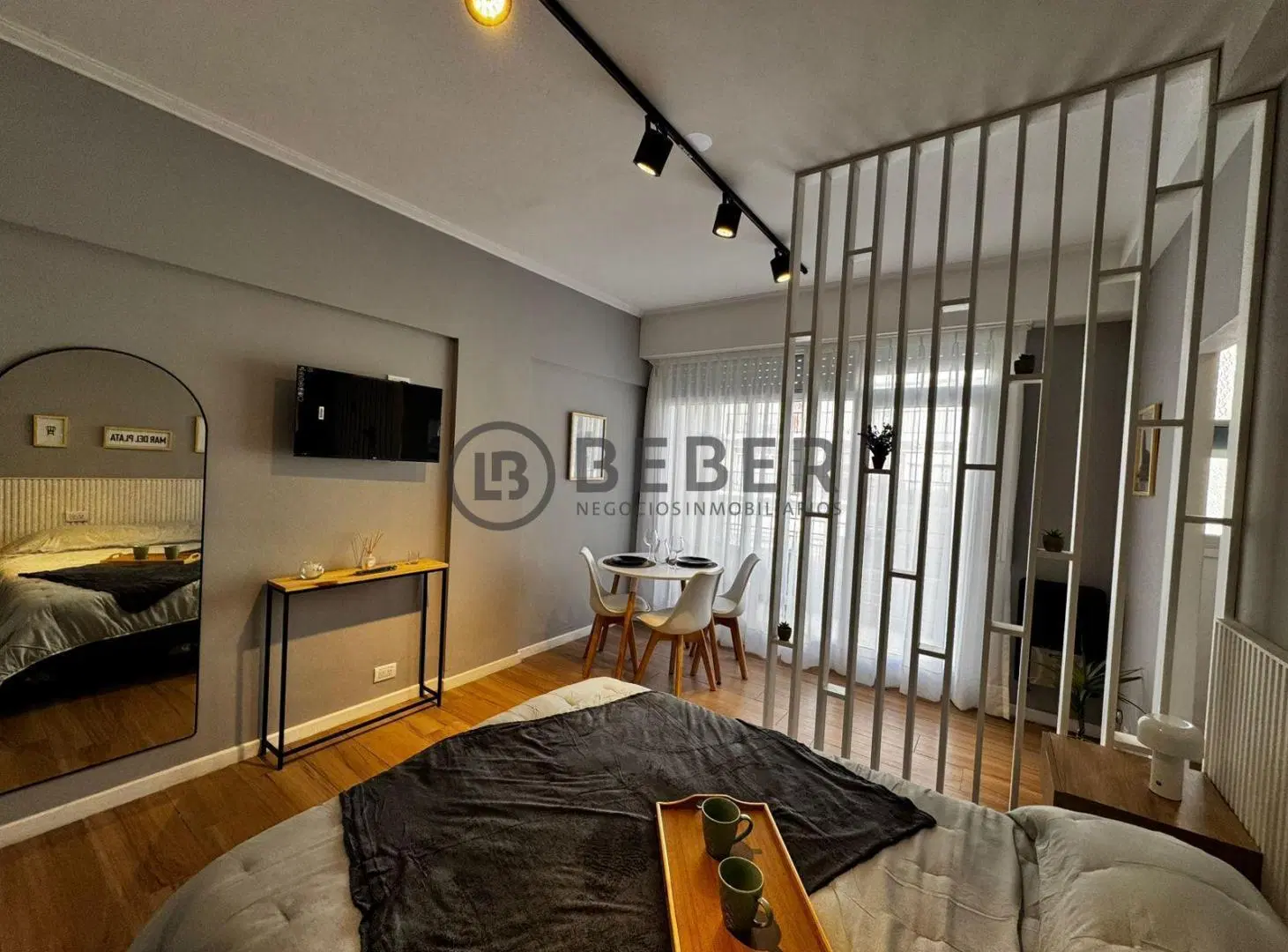 Venta ambiente a la calle con balcon, Centro 5