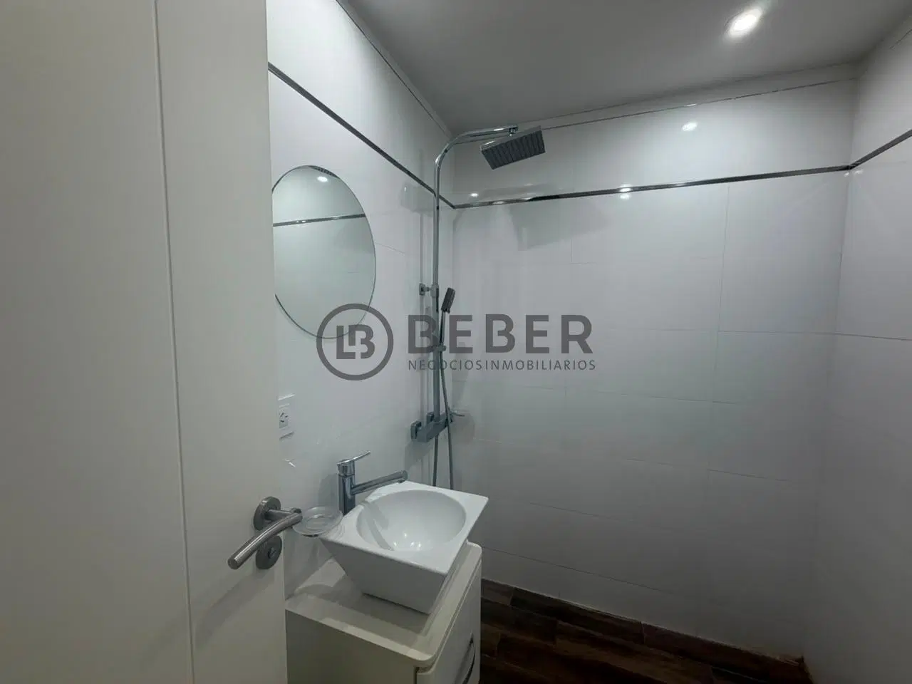 En venta tres ambientes al frente con balcón, Güemes 5