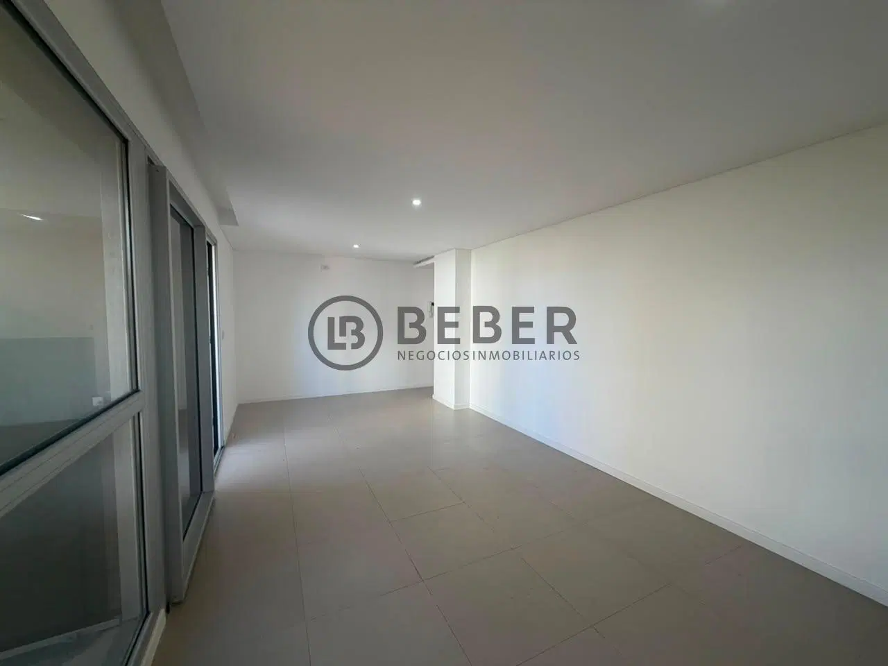 En venta tres ambientes al frente con balcón, Güemes 2